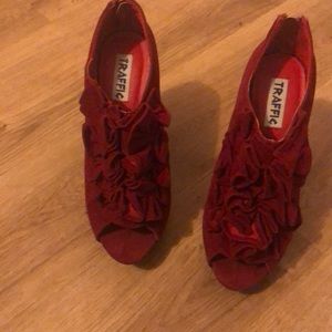Burgundy heels size 7 1/2 in Woman